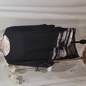 ✨️ One World Tunic with Sheer sleeves and silver Hem B61